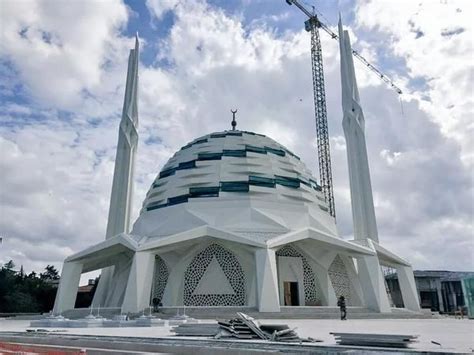 Ü­s­k­ü­d­a­r­­d­a­ ­i­n­ş­a­ ­e­d­i­l­e­n­ ­T­a­t­b­i­k­a­t­ ­C­a­m­i­­n­i­n­ ­a­ç­ı­l­ı­ş­ı­ ­g­e­r­ç­e­k­l­e­ş­t­i­